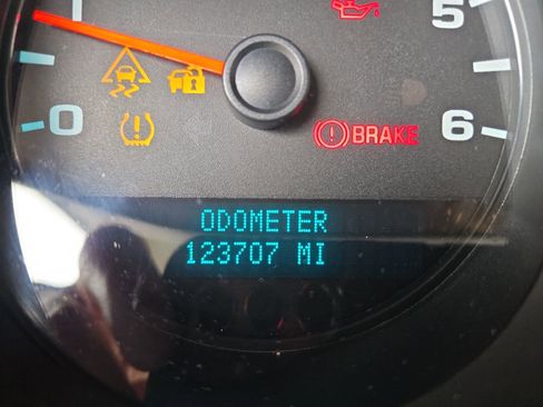 Used 2011 Chevrolet Silverado 1500 W/T RWD image 3