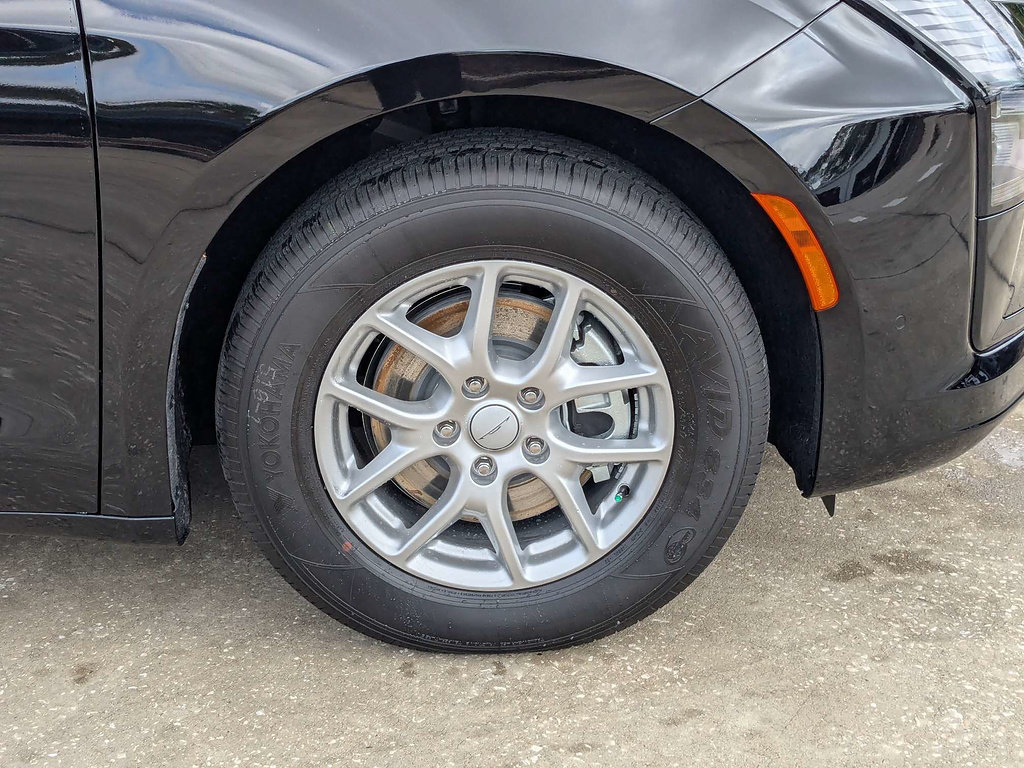 New 2027 Chrysler Pacifica Select FWD image 11