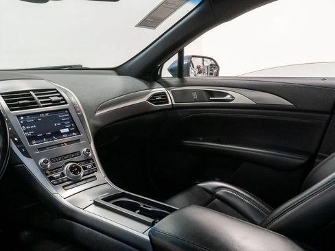 Used 2019 Lincoln MKZ Premiere FWD image 11