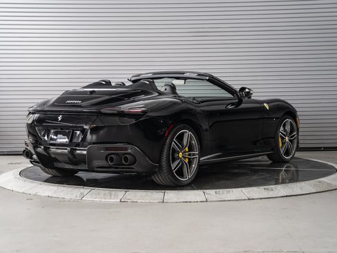 Used 2025 Ferrari Roma Spider RWD image 5