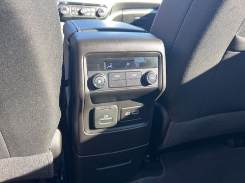 Used 2022 GMC Acadia SLE w/ Driver Convenience Package image 28