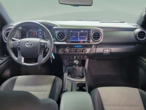 Used 2022 Toyota Tacoma TRD Off-Road AWD/4WD image 11