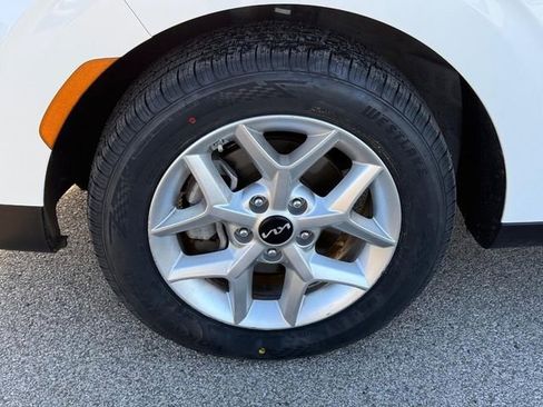 Used 2024 Kia Soul LX w/ Option Group 015 image 8