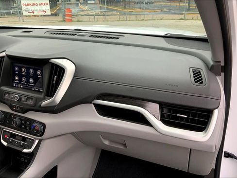 Certified 2022 GMC Terrain SLE w/ Driver Convenience Package image 17