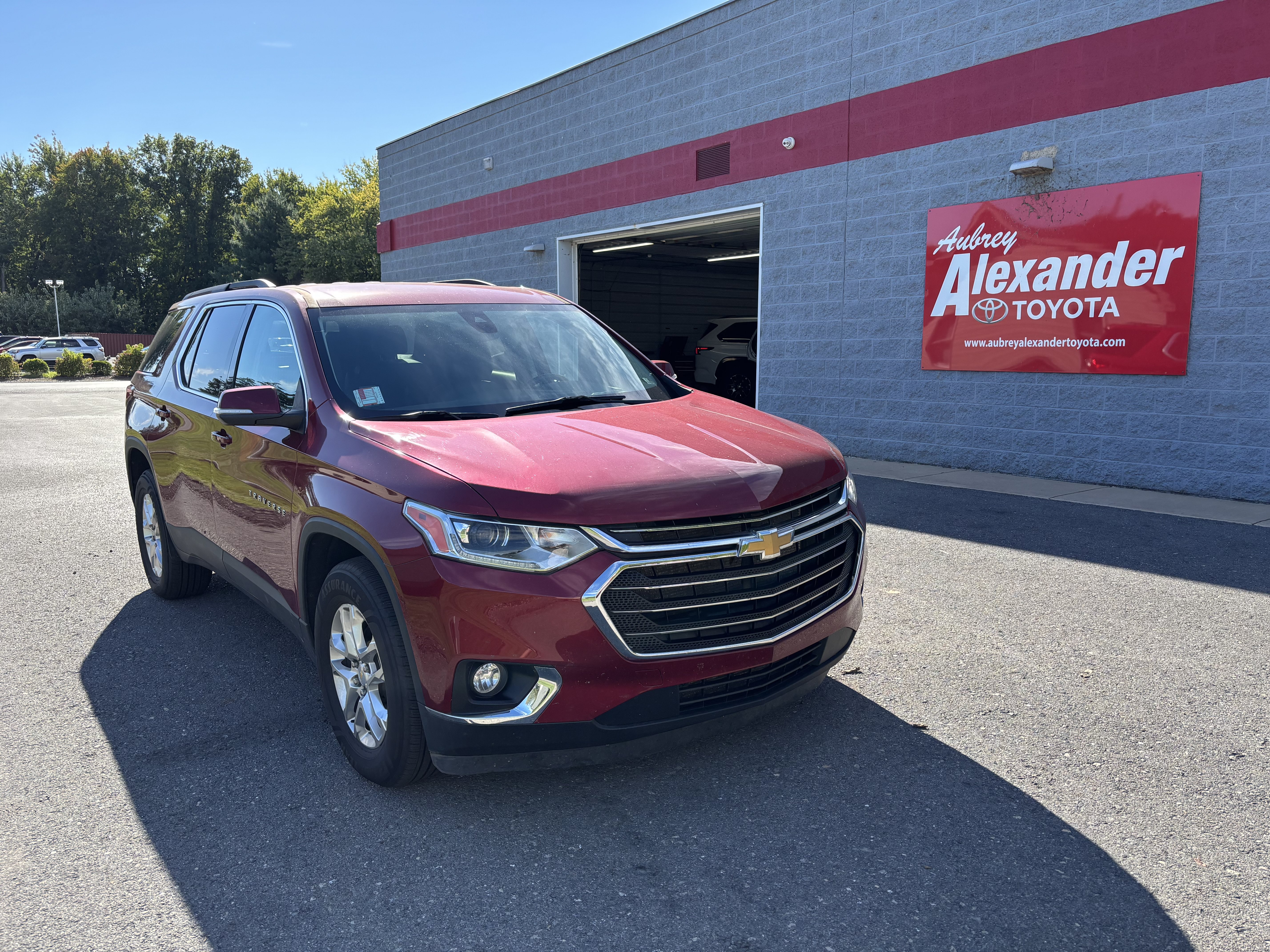 Used 2021 Chevrolet Traverse LT AWD/4WD image 1