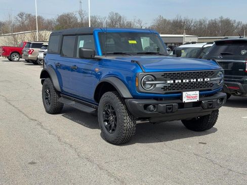 New 2026 Ford Bronco Badlands image 2