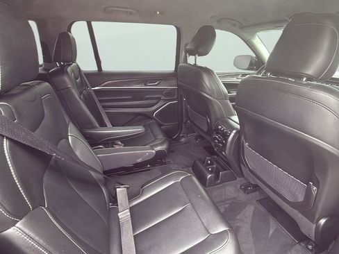 Used 2023 Jeep Grand Cherokee L Limited image 12