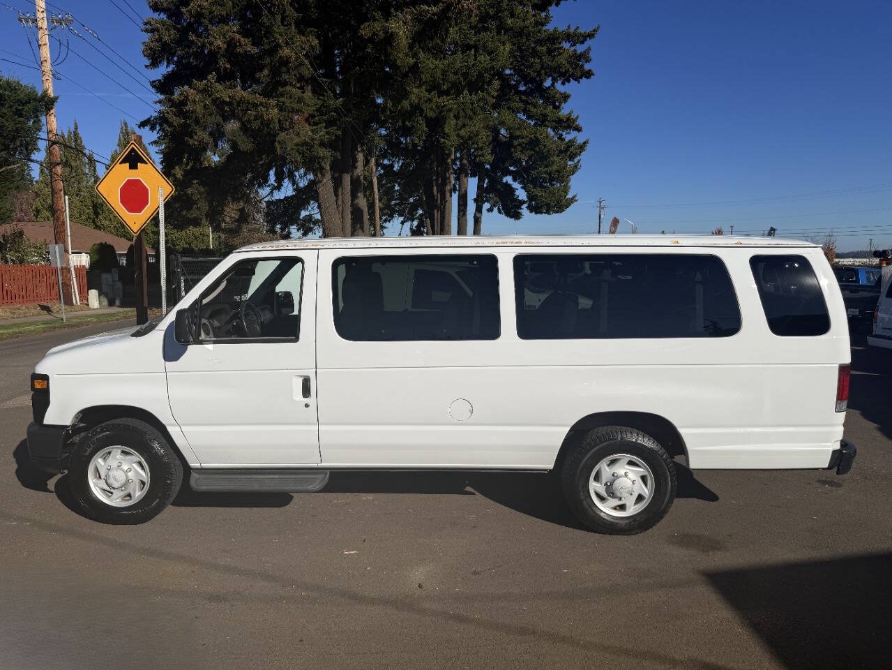 Used 2009 Ford E-350 and Econoline 350 XL RWD image 5