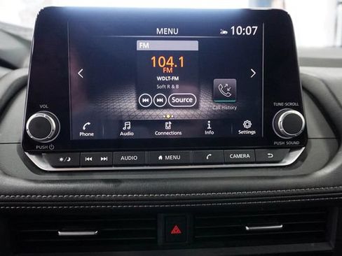 Used 2025 Nissan Rogue SV FWD image 16