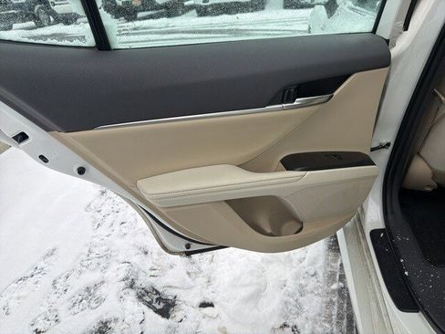 Used 2022 Toyota Camry XLE image 40