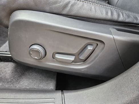 Used 2023 Volvo XC40 B5 Plus image 17