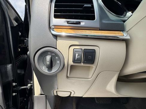 Used 2011 Lincoln MKZ image 10