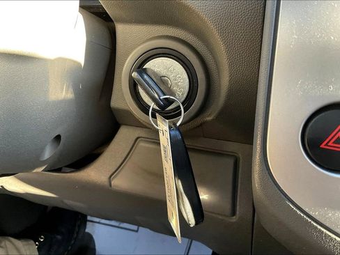 Used 2019 Nissan Frontier SV image 14