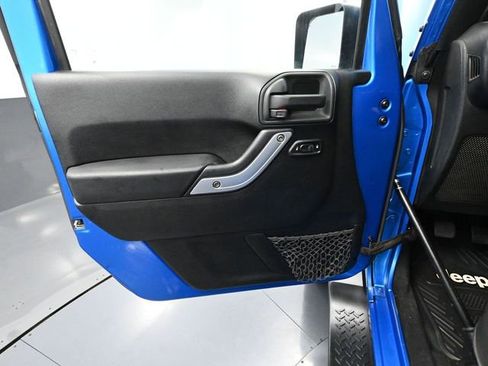 Used 2014 Jeep Wrangler Unlimited Sahara w/ Katzin Premium Leather Group image 17