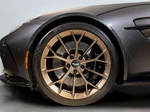 Used 2025 Aston Martin V8 Vantage Coupe RWD image 8