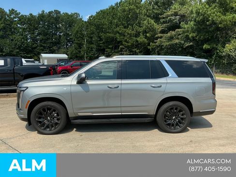 Used 2025 Cadillac Escalade Premium Luxury AWD/4WD image 2