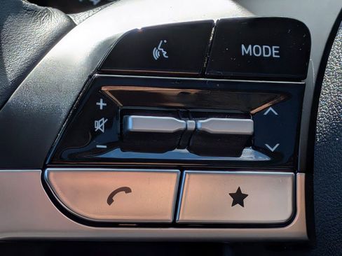 Used 2025 Hyundai Elantra SEL image 14