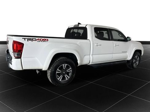 Used 2017 Toyota Tacoma TRD Sport w/ Premium & Technology Package image 5