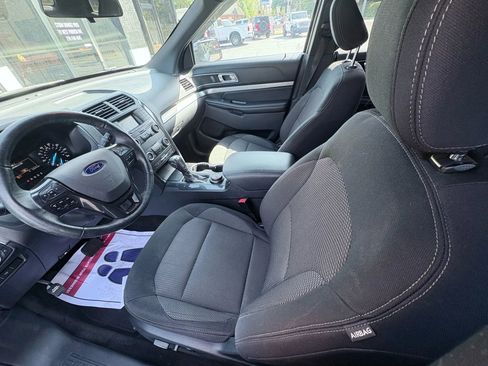 Used 2018 Ford Explorer XLT AWD/4WD image 12