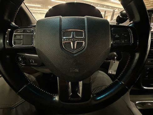 Used 2020 Dodge Grand Caravan SXT image 17