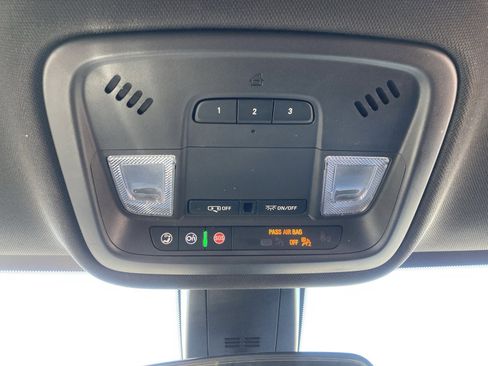 Used 2022 Chevrolet Traverse LT image 20