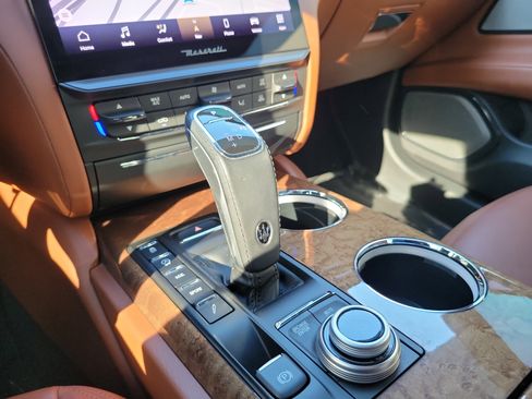 Used 2021 Maserati Quattroporte S GranLusso image 23