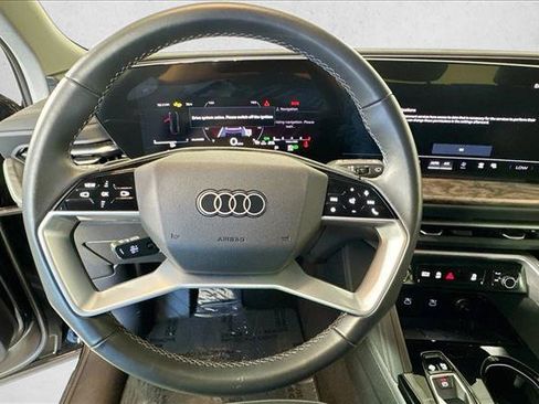Used 2025 Audi Q5 Premium AWD/4WD image 11