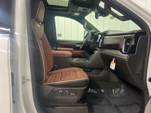 New 2026 GMC Sierra 3500 Denali Ultimate AWD/4WD image 10