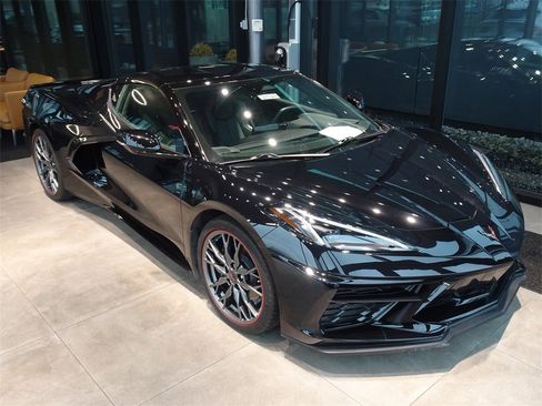 Used 2024 Chevrolet Corvette Stingray Coupe image 2