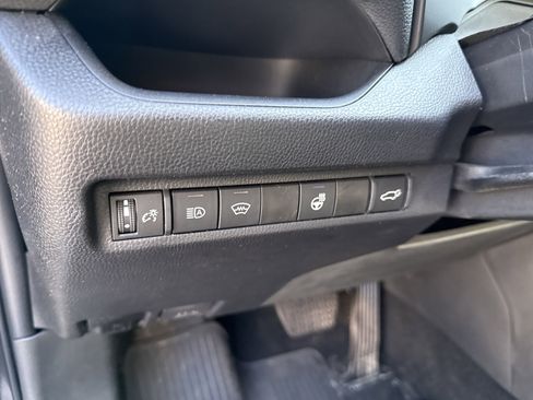 Used 2023 Toyota RAV4 XLE Premium image 15