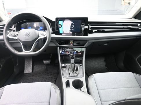 Used 2025 Volkswagen Jetta SE image 9