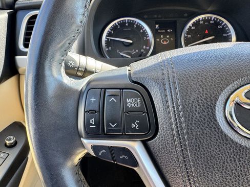 Used 2018 Toyota Highlander Limited Platinum image 12