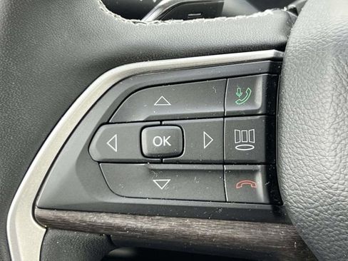 Certified 2023 Jeep Grand Cherokee Limited w/ Luxury Tech Group II image 20