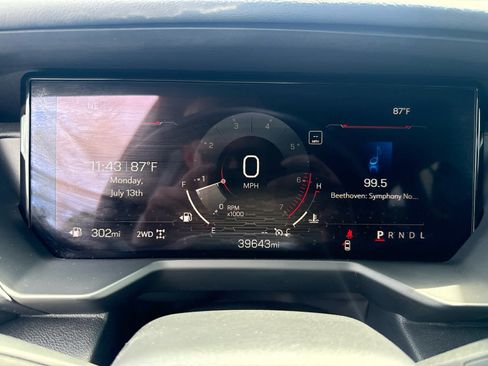 Used 2024 GMC Acadia Elevation AWD/4WD image 17