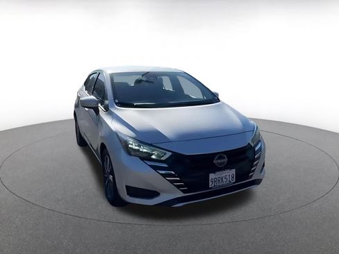 Used 2025 Nissan Versa SV image 3