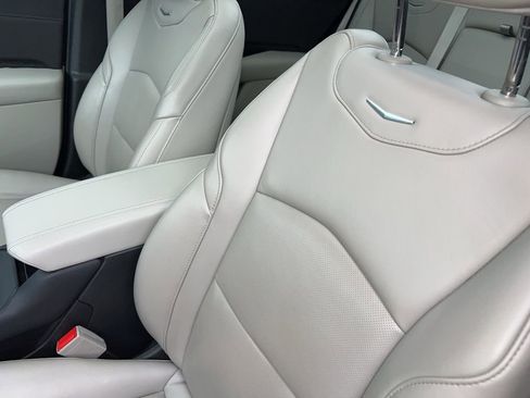 Used 2021 Cadillac XT4 Premium Luxury image 11