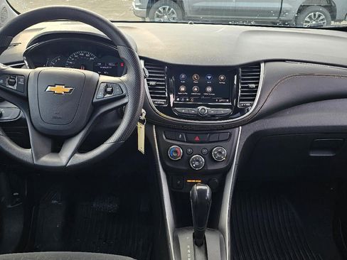 Used 2020 Chevrolet Trax LS image 12