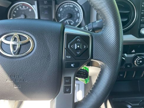 Used 2021 Toyota Tacoma SR5 w/ SR5 Appearance Package (SM) AWD/4WD image 17