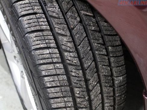 Used 2005 Pontiac Bonneville GXP image 3