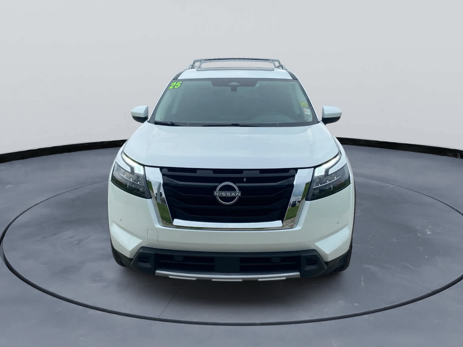 Used 2025 Nissan Pathfinder Platinum w/ Cargo Package AWD/4WD image 2