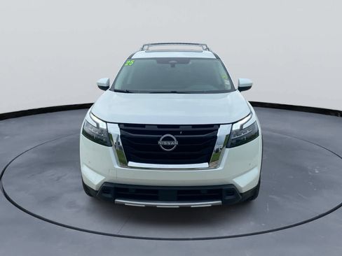 Used 2025 Nissan Pathfinder Platinum w/ Cargo Package AWD/4WD image 2