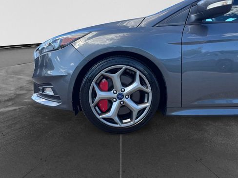 Used 2018 Ford Focus ST FWD image 9