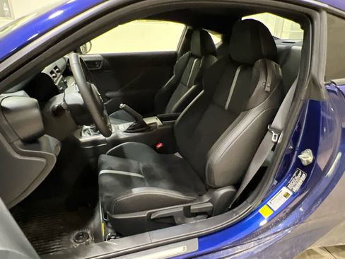 Used 2025 Toyota GR86 Premium w/ ALL Weather Mat Package (TMS) image 10