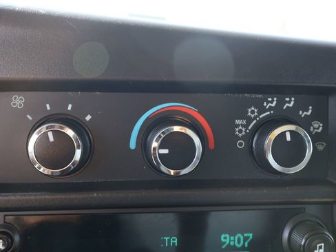Used 2021 Chevrolet Express 3500 RWD image 18