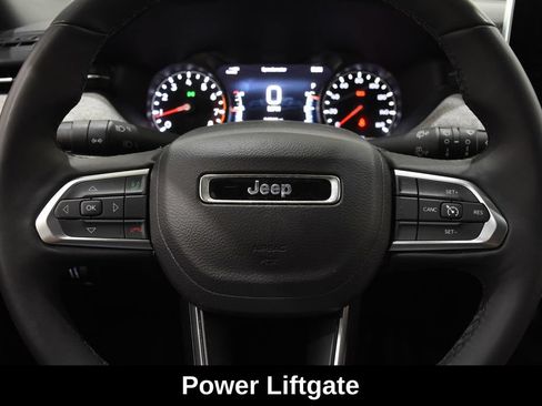 Used 2025 Jeep Compass Latitude w/ Sun & Sound Group AWD/4WD image 15