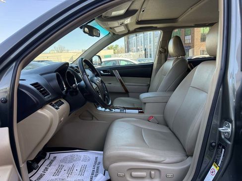 Used 2013 Toyota Highlander Limited image 9