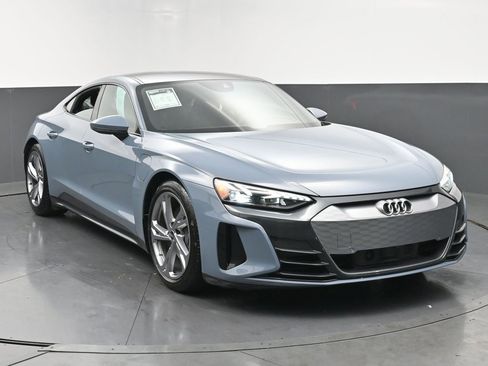 Used 2022 Audi e-tron GT Premium Plus image 3