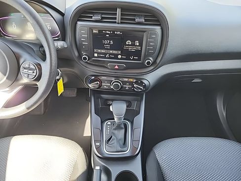 Used 2025 Kia Soul LX w/ LX Technology Package FWD image 13