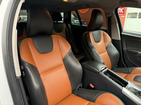 Used 2018 Volvo V60 T5 Cross Country w/ Convenience Package image 44