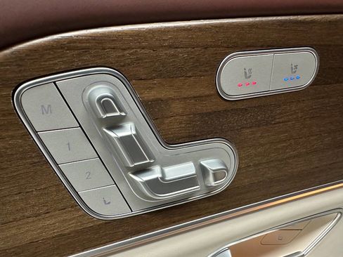 Used 2023 Mercedes-Benz Maybach GLS 600 4MATIC image 39